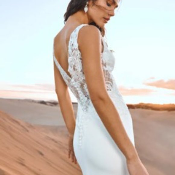 Wedding Dress Pronovias x Ashley Graham Season 2 - Harbour Wedding - Picture 2 of 6